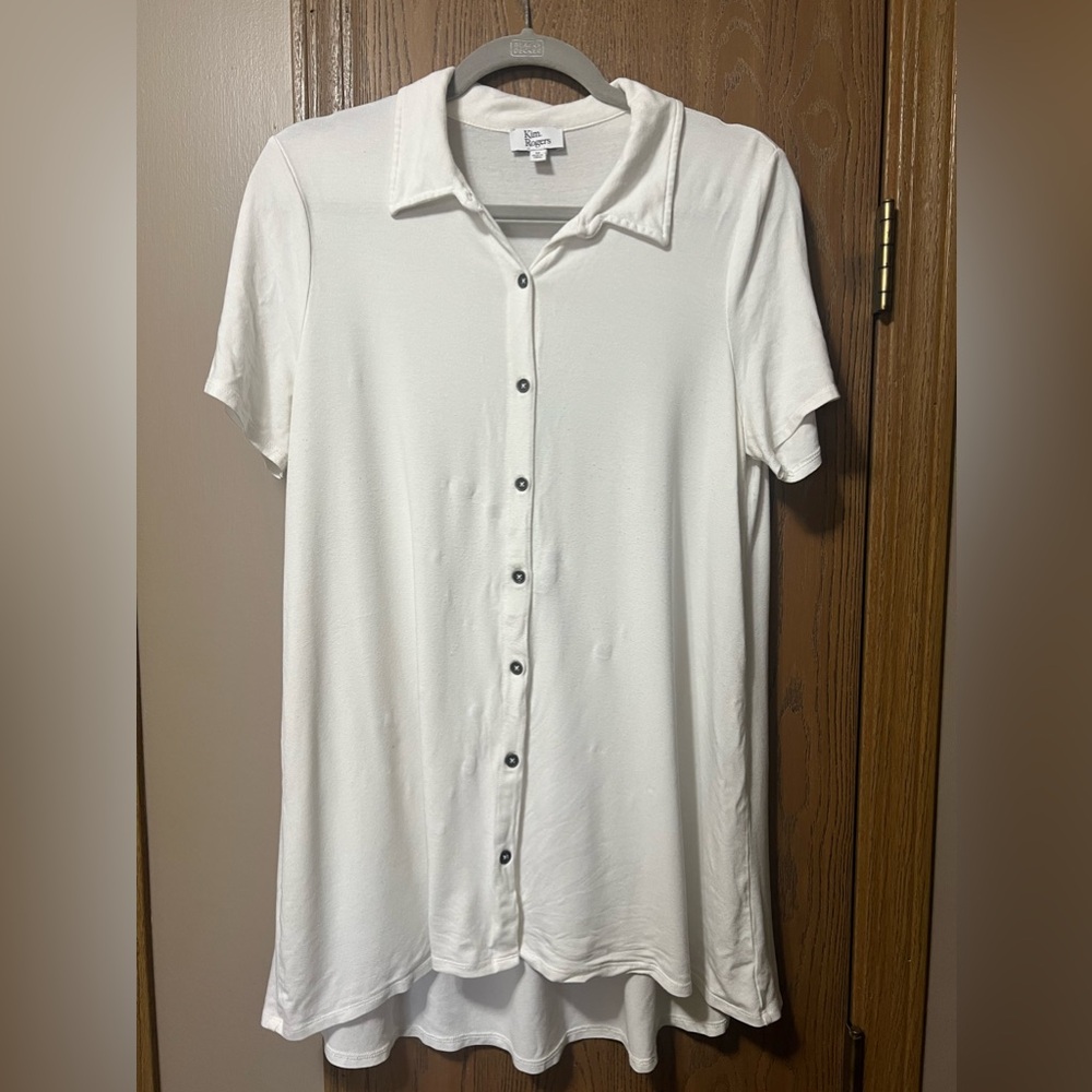 Short sleeve white collared shirt